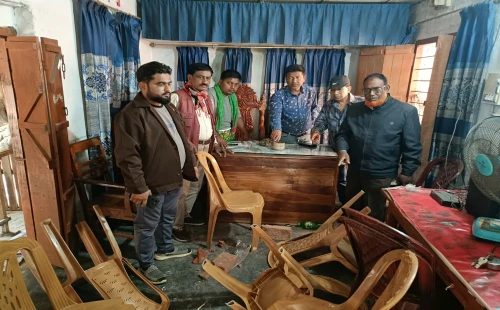 প্রেসক্লাব মহেশপুরে ভাঙচুর ও লুটপাট‎‎
