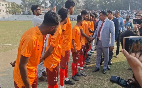 ঝিনাইদহে চক্ষু হাসপাতাল ও অন্ধ পুনর্বাসন কেন্দ্রের সাহায্যার্থে প্রীতি ফুটবল ম্যাচ