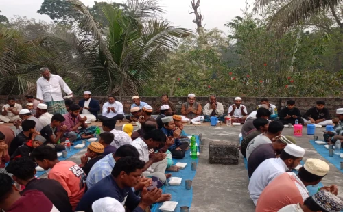 মেহেরপুরের রায়পুরে ইফতার ও দোয়া মাহফিল