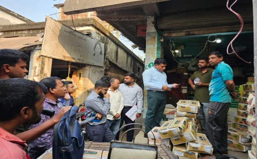 জীবননগরে ৪ প্রতিষ্ঠানকে জরিমানা