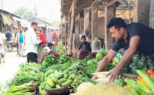 চুয়াডাঙ্গায় পবিত্র রমজানে নিত্যপ্রয়োজনীয় পণ্যের লাগামহীন মূল্যবৃদ্ধি