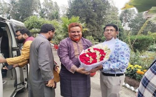 কেরুর উন্নয়ন পরিকল্পনা নিয়ে কর্মকর্তাদের সঙ্গে মতবিনিময়কালে এমপি রুহুল আমিন