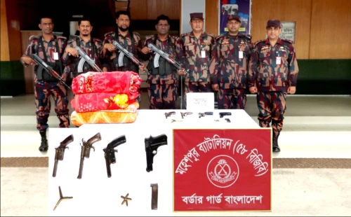 মহেশপুর সীমান্তে বাড়ছে অবৈধ অস্ত্র ও চোরাকারবারিদের দৌরাত্ম্য