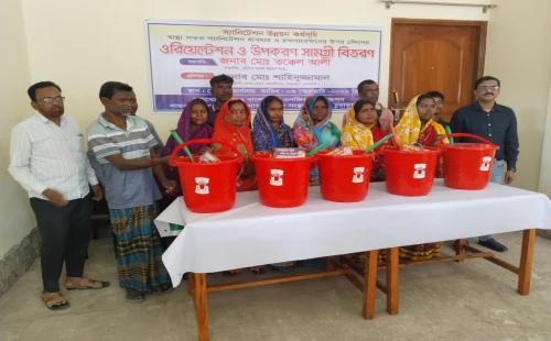 দর্শনায় আদিবাসীদের স্যানিটেশন বিষয়ক অরিয়েন্টেশন ও সামগ্রী বিতরণ
