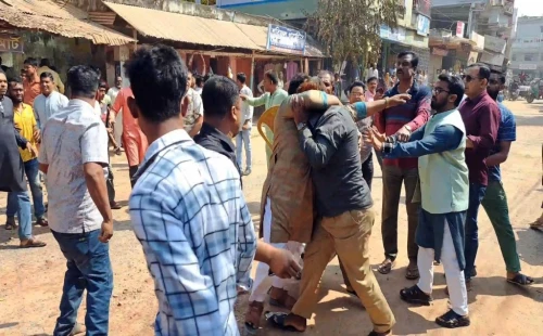 কালীগঞ্জে রাশেদ খানের উপস্থিতিতে বিএনপির দুই গ্রুপের সংঘর্ষ