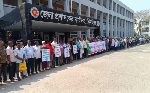 ঝিনাইদহে খুচরা সার বিক্রেতা বহাল রাখা ও নীতিমালা সংশোধনের দাবিতে মানববন্ধন