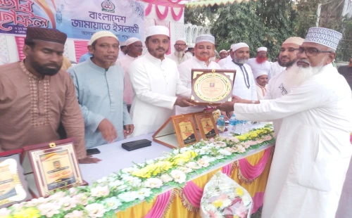 আলমডাঙ্গায় চুয়াডাঙ্গা-১ ও ২ আসনের এমপিকে গণসংবর্ধনা ও ইফতার