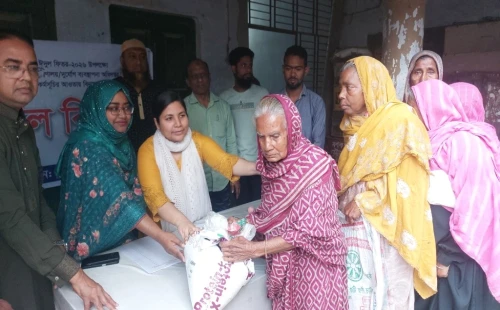 চুয়াডাঙ্গায় ভিজিএফের চাল বিতরণ কর্মসূচির উদ্বোধনকালে শারমিন আক্তার
