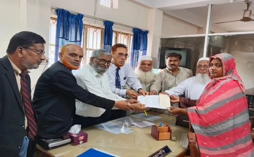 চুয়াডাঙ্গায় দুই আইনজীবীর নমিনিকে মরণোত্তর দাবির টাকা পরিশোধ