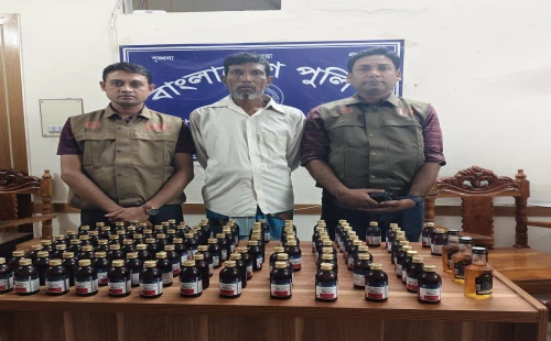 জীবননগরে ১০৯ বোতল উইনসেরেক্স-ব্ল্যাক হান্ট উদ্ধার, গ্রেপ্তার ১