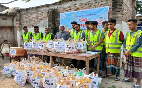 তিতুদহের ১০০ পরিবারের মাঝে ঈদের বাজার প্রদান