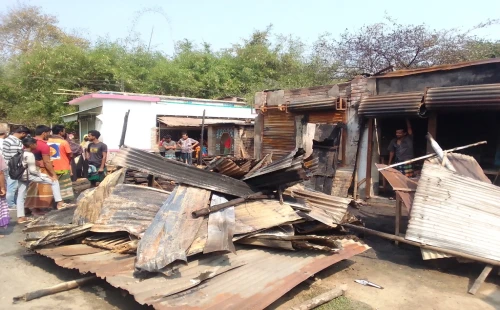 আলমডাঙ্গার ভোগাইল বগাদী বাজারে ভয়াবহ অগ্নিকাণ্ড