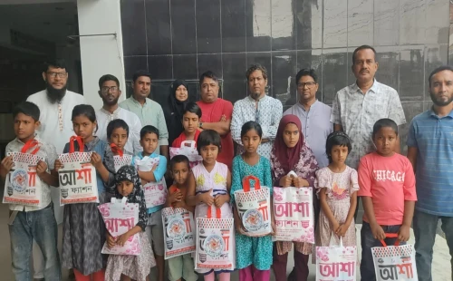 দর্শনায় অসহায় শিশুদের মাঝে ঈদের পোশাক বিতরণ