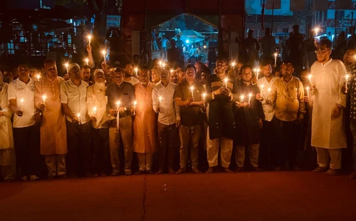 চুয়াডাঙ্গায় শহিদ স্মৃতিস্তম্ভে মোমবাতি প্রজ্বলন ও আলোচনা সভায় শরীফুজ্জামান শরীফ