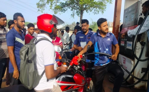 ফুয়েল কার্ডধারীদের অগ্রাধিকার, ফিরেছে স্বস্তি