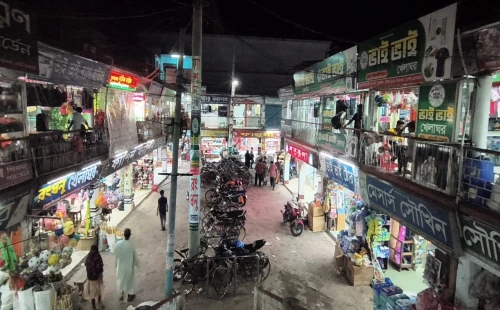 সন্ধ্যা ৬টার পরও খোলা চুয়াডাঙ্গার মার্কেট