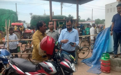 সরোজগঞ্জে ফুয়েল কার্ডে তেল বিক্রি শুরু
