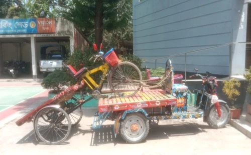 দামুড়হুদায় ৩টি চোরাই ভ্যানসহ চোর আটক