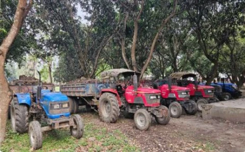 কার্পাসডাঙ্গায় মাটি ভর্তি ৬টি অবৈধ ট্র্যাক্টর আটক