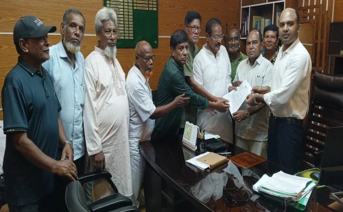 ১৩ দফা দাবিতে চুয়াডাঙ্গায় নাগরিক কমিটির স্মারকলিপি প্রদান