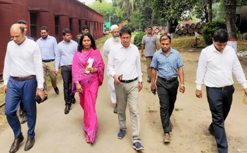 দর্শনা কেরু অ্যান্ড কোম্পানি পরিদশর্নে ডিসি