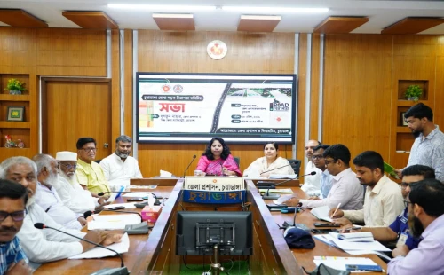 চুয়াডাঙ্গায় সড়কে বিশৃঙ্খলা, বাস-ইজিবাইক দ্বন্দ্বে সমাধানের খোঁজে সভা