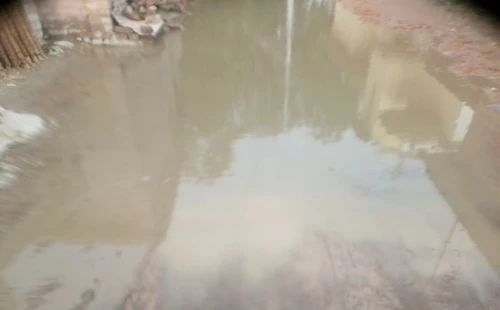 কোমরপুর সড়কে জলাবদ্ধতা, দুর্ভোগ চরমে