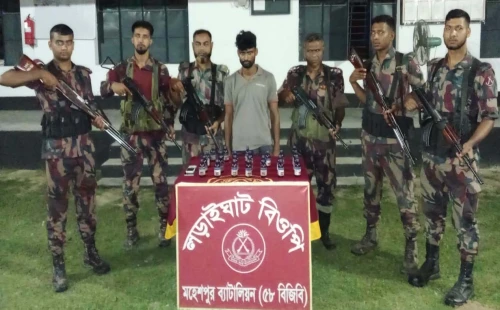 জীবননগর ও মহেশপুর সীমান্তে ভারতে প্রবেশকালে আটক ১১