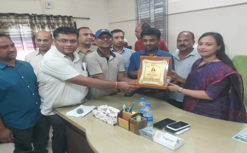 আলমডাঙ্গায় পৌর প্রশাসক ও ইউএনও’র বিদায় সংবর্ধনা