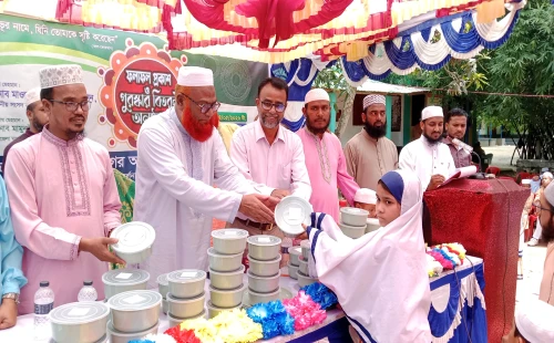 মুজিবনগরে মাদ্রাসায় ফলাফল প্রকাশ ও পুরস্কার বিতরণ