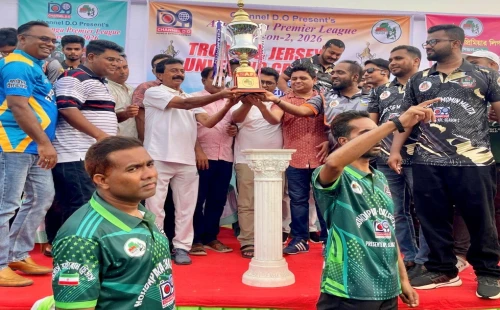 আলমডাঙ্গায় এপিএল সিজন-২ ট্রফি উন্মোচন