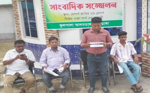 আলমডাঙ্গার কুলপালায় স্বেচ্ছাচারিতা, হুমকি ও নির্যাতনের অভিযোগে ‘হাঁস জাকির’-এর বিরুদ্ধে সংবাদ সম্মেলন
