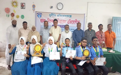 চুয়াডাঙ্গায় বিতর্ক প্রতিযোগিতার পুরস্কার বিতরণকালে প্রফেসর সিদ্দিকুর রহমান