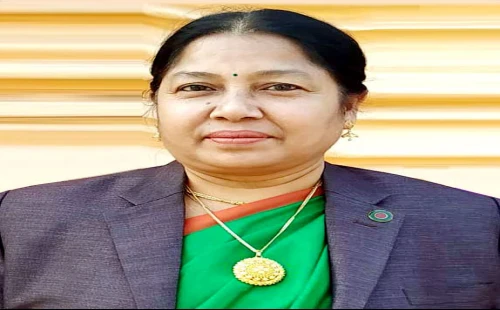 একই চেয়ারে ৭ বছর!