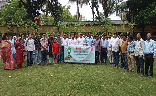 চুয়াডাঙ্গায় শিক্ষার্থীদের মধ্যে বসুন্ধরা শুভসংঘের গাছের চারা বিতরণ