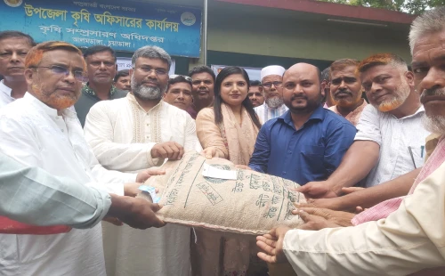 আলমডাঙ্গায় ফলমেলার উদ্বোধন ও প্রণোদনা বিতরণ অনুষ্ঠানে শরীফুজ্জামান শরীফ