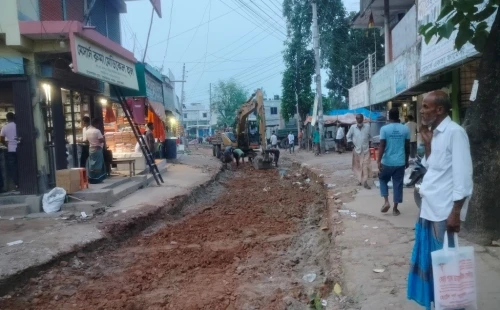 দুই বছর পর সরোজগঞ্জ-খাসকররা সড়ক সংস্কার শুরু