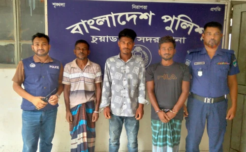 সরোজগঞ্জে গাঁজা সেবনের সময় পুলিশের অভিযান