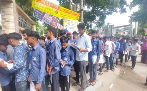 চুয়াডাঙ্গায় কড়া নিরাপত্তায় এইচএসসি ও সমমানের পরীক্ষা শুরু
