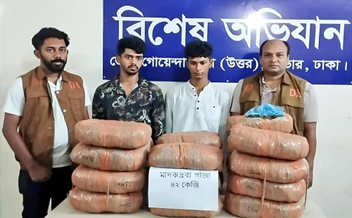 ৪২ কেজি গাঁজাসহ জীবননগরের যুবকসহ আটক ২