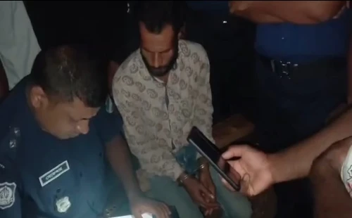 জীবননগরের মৃগমারীতে গ্রামবাসীর হাতে গাঁজাসহ যুবক আটক