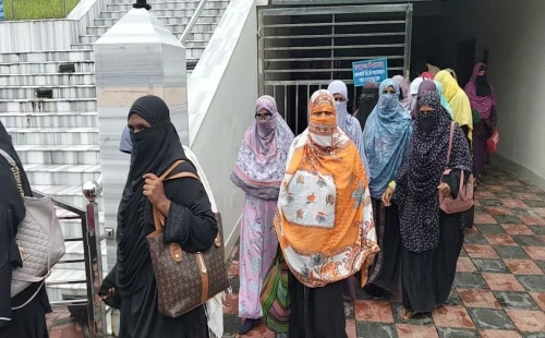 দামুড়হুদা মডেল মসজিদে নারী কর্মীদের সমাবেশ; স্থানীয়দের চরম ক্ষোভ