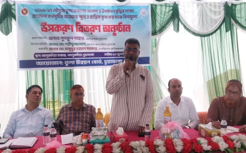 চুয়াডাঙ্গায় কৃষকদের মাঝে তুলা চাষের প্রণোদনা উপকরণ বিতরণ