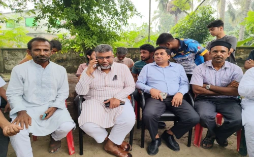 জীবননগরে নেতা-কর্মীদের সঙ্গে জেলা পরিষদের প্রশাসক শরীফুজ্জামানের মতবিনিময়
