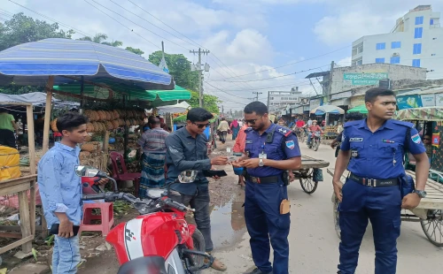 জীবননগরে ট্রাফিক পুলিশের মোটরসাইকেল চেকিং, মামলা