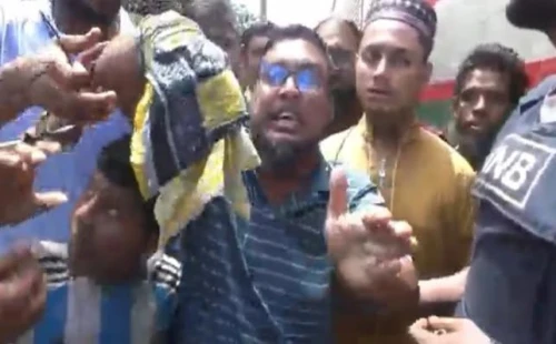 সুন্দরবন এক্সপ্রেসের টিটিই-এর বিরুদ্ধে ট্রেনের যাত্রীদের ছুরিকাঘাতের অভিযোগ
