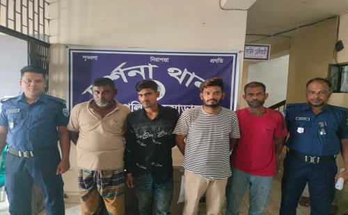 দর্শনায় বিশেষ অভিযানে ৪ মাদক কারবারি গ্রেপ্তার