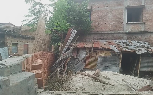 দামুড়হুদার কালিয়াবকরি গ্রামে বাড়িতে হামলা-ভাঙচুর ও মারধরের অভিযোগ
