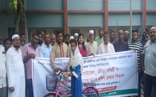 আলমডাঙ্গায় এডিপির অর্থে কেনা সাইকেলে এমপির সৌজন্যে লেখা স্টিকার