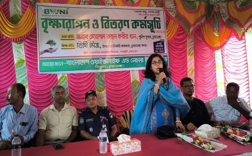 চুয়াডাঙ্গার সড়াবাড়ীয়া মাধ্যমিক বিদ্যালয়ে বৃক্ষরোপণ ও বিতরণ অনুষ্ঠানে এসপি